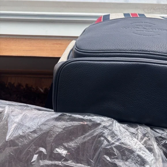 EUC COACH Thompson Backpack, Navy/Light Burgundy/Cream $325 - Picture 4 of 9